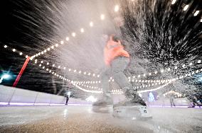 Open-air skating rink opens in Zaporizhzhia